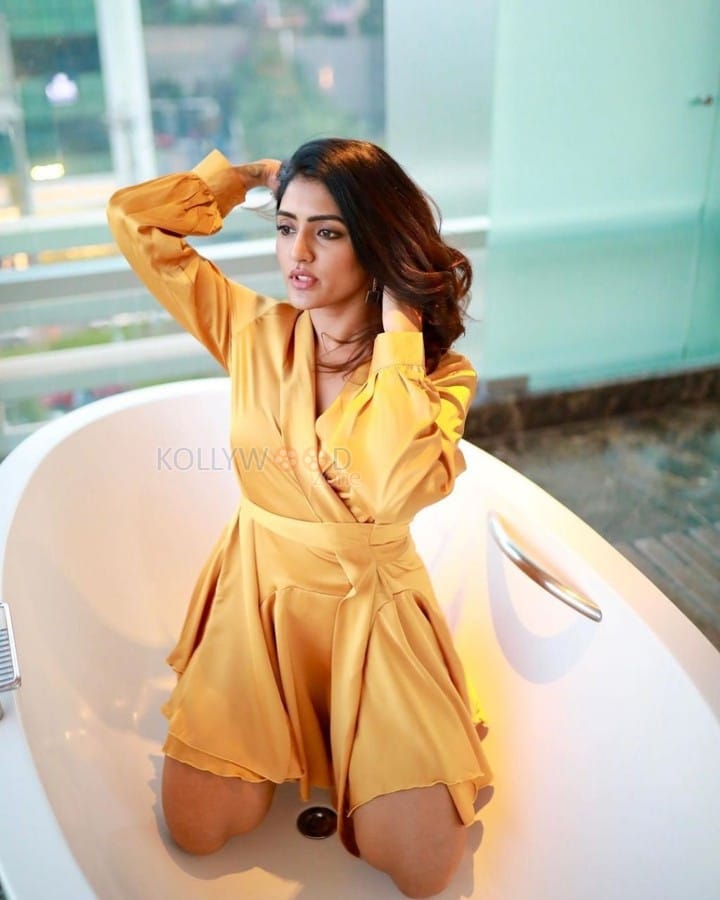 Telugu Actress Eesha Rebba Latest Photoshoot Pics