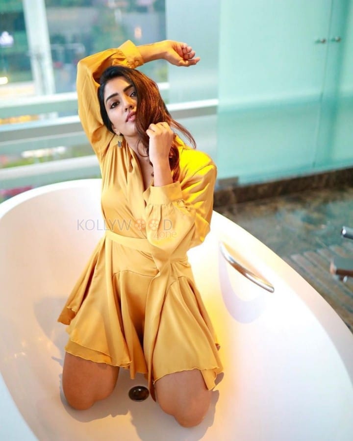 Telugu Actress Eesha Rebba Latest Photoshoot Pics