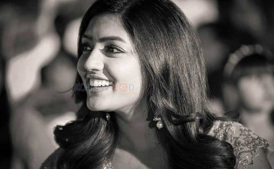 Telugu Actress Eesha Rebba New Photos
