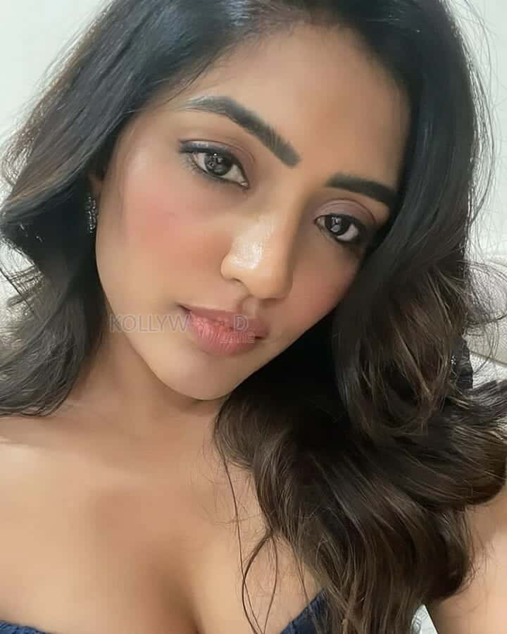 Telugu Babe Eesha Rebba Selfie Photos 03