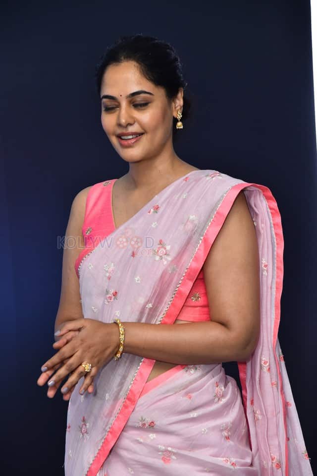 Tollywood Actress Bindu Madhavi at Dhandoraa Teaser Launch Photos 07