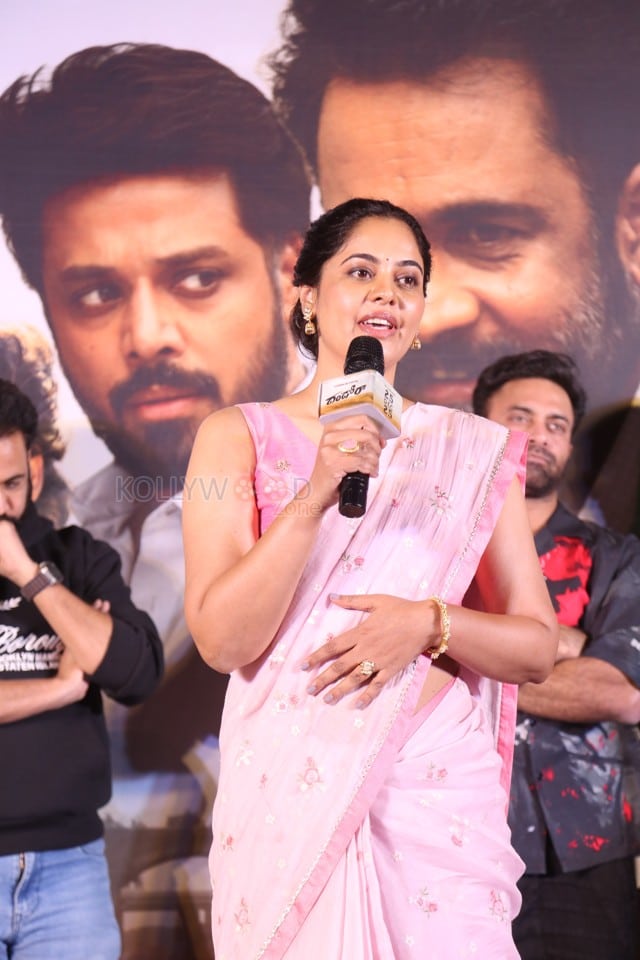 Tollywood Actress Bindu Madhavi at Dhandoraa Teaser Launch Photos 20