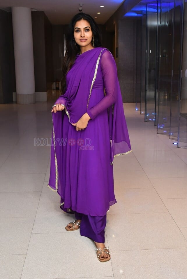 Tollywood Actress Divi Vadthya at Parampara Season 2 Pre Release Event Photos 04