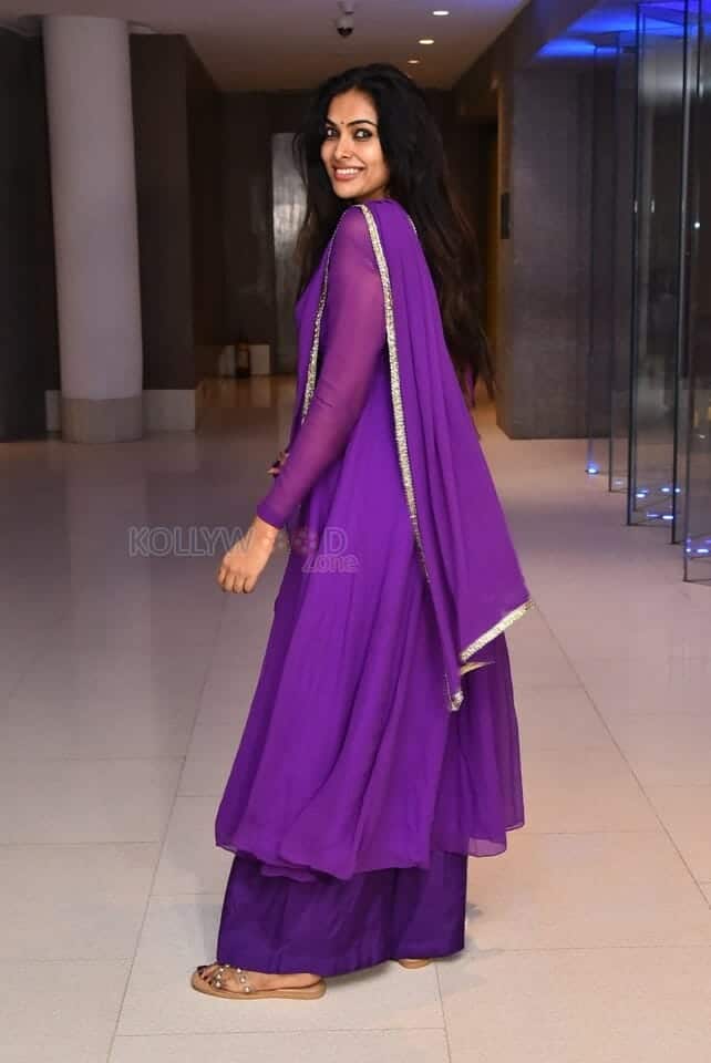 Tollywood Actress Divi Vadthya at Parampara Season 2 Pre Release Event Photos 09