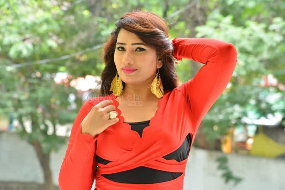 Tollywood Actress Sanjana Naidu Photos