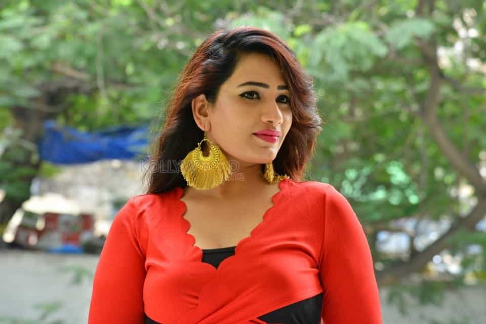 Tollywood Actress Sanjana Naidu Photos