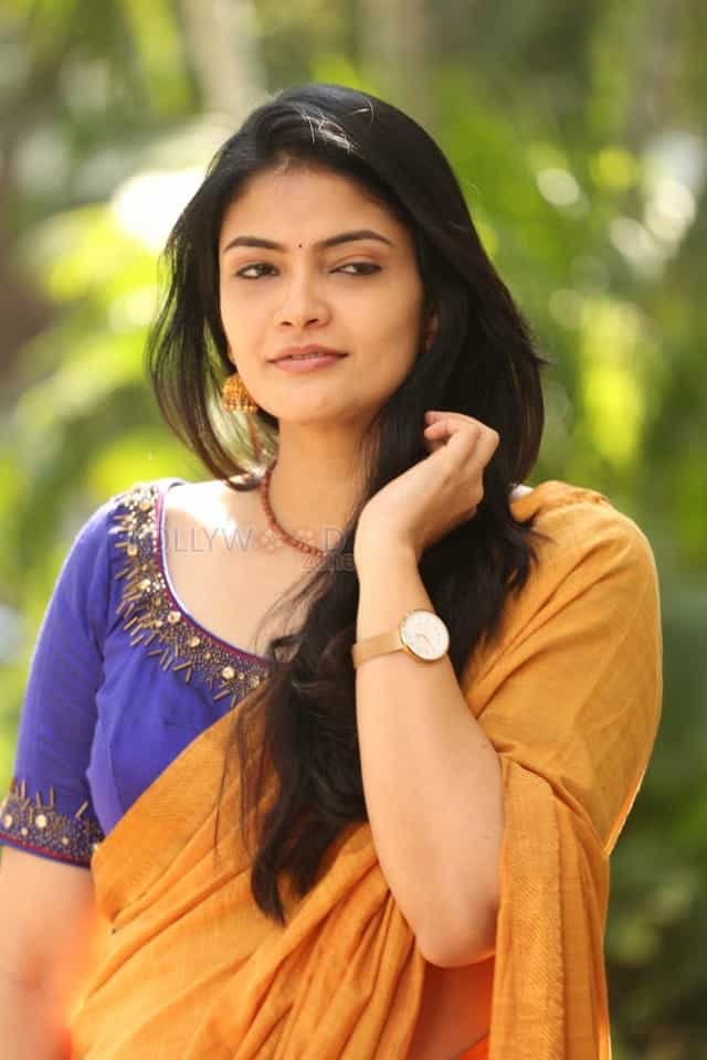 Actress Kalpika Ganesh At Padi Padi Leche Manasu Movie Thanks Meet Photos
