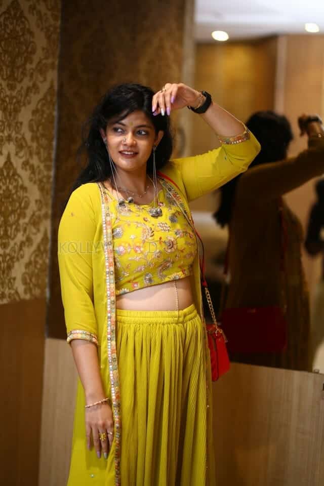 Actress Kalpika Ganesh at Yashoda Movie Success Meet Pictures 03