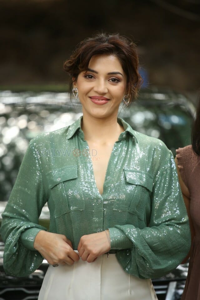 Actress Mehreen Kaur Pirzada at Manchi Rojulochaie Movie Interview Photos 31