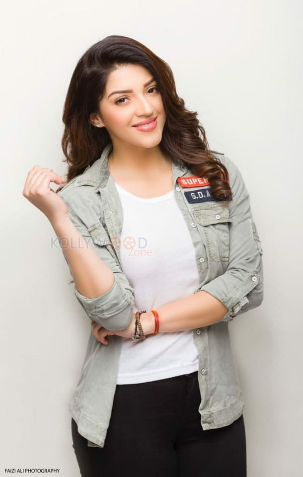 Actress Mehrene Kaur Pirzada Photoshoot Photos