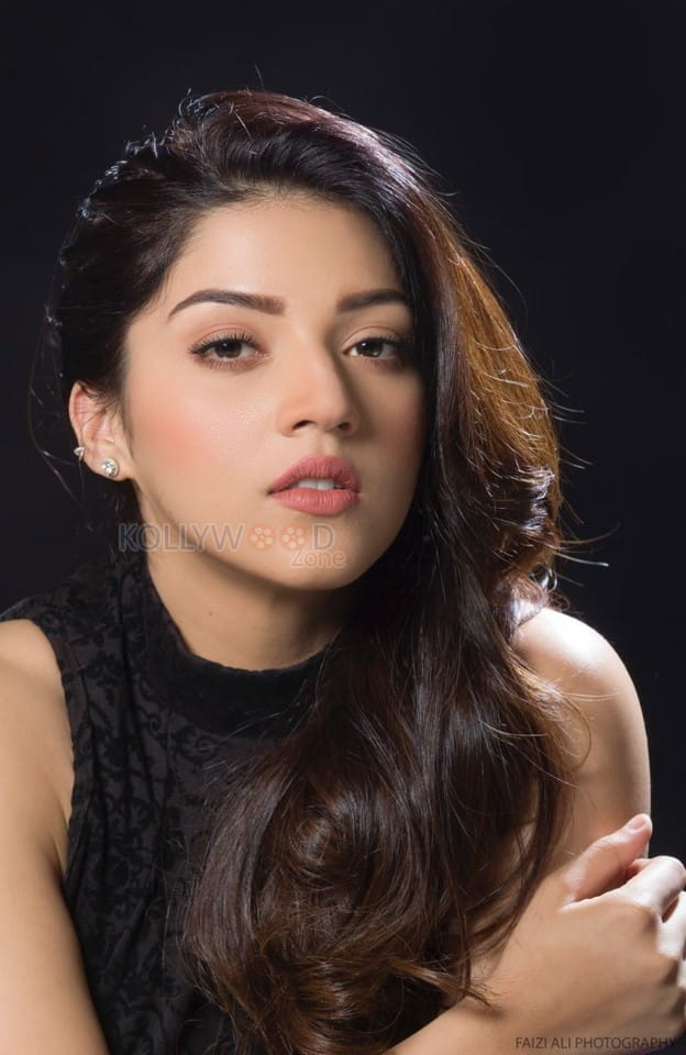 Actress Mehrene Kaur Pirzada Photoshoot Photos