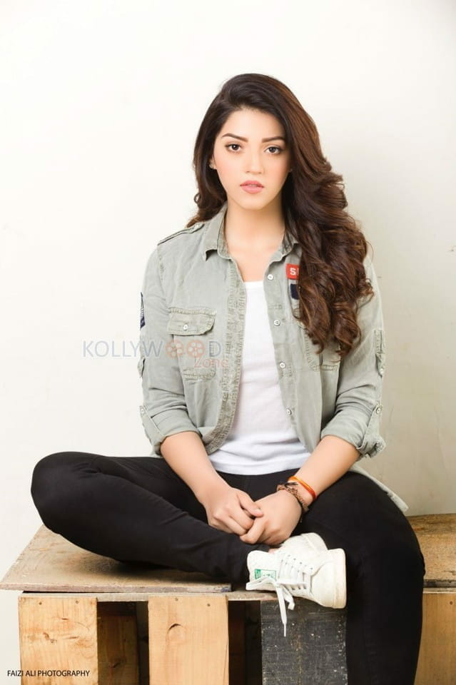 Actress Mehrene Kaur Pirzada Photoshoot Photos
