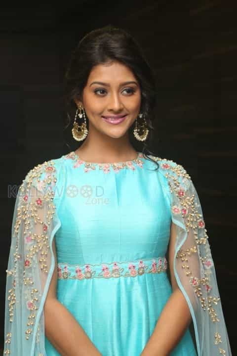 Actress Pooja Jhaveri New Pictures