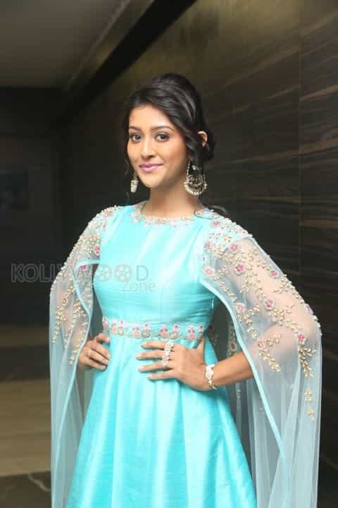 Actress Pooja Jhaveri New Pictures