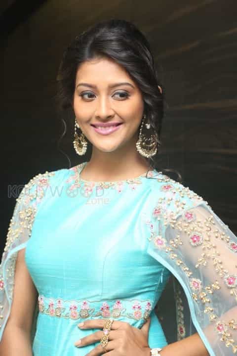 Actress Pooja Jhaveri New Pictures