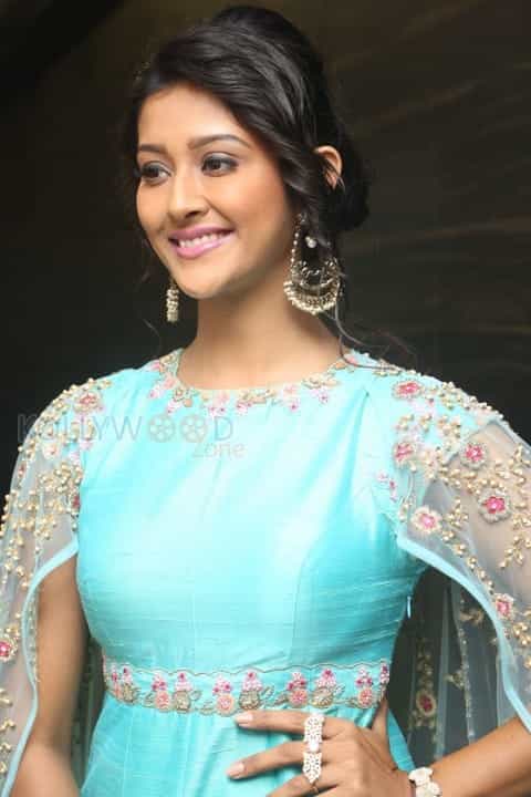 Actress Pooja Jhaveri New Pictures
