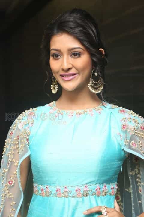 Actress Pooja Jhaveri New Pictures