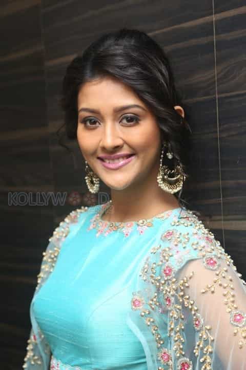 Actress Pooja Jhaveri New Pictures