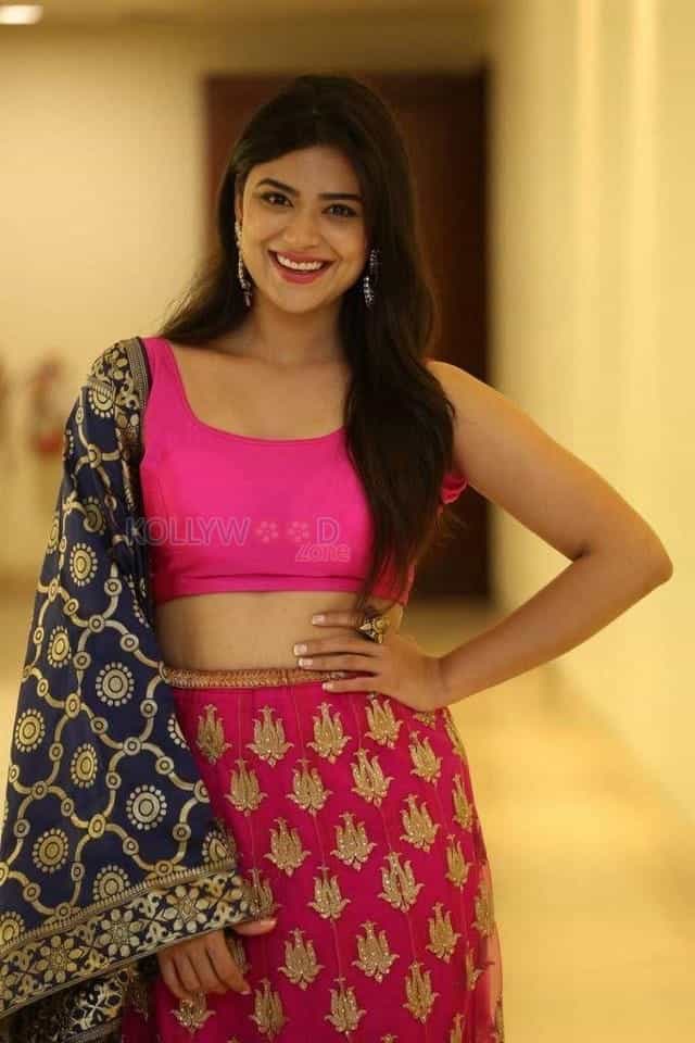 Actress Priyanka Sharma See Through Blouse Photos