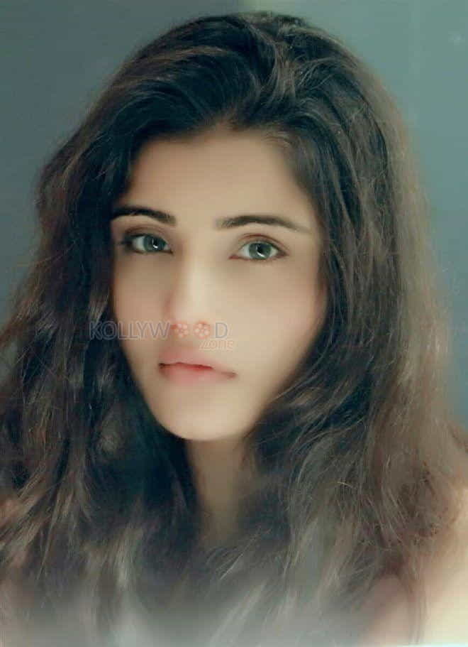 Actress Shaylee Krishen Photos