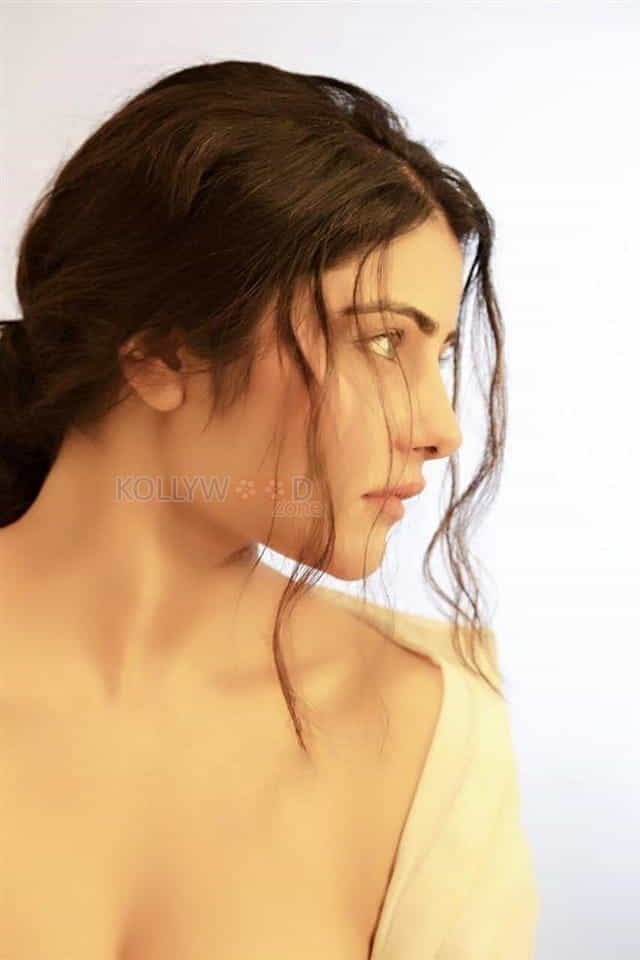 Actress Shaylee Krishen Photos