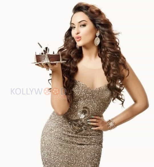 Actress Sonakshi Sinha Sexy Photos