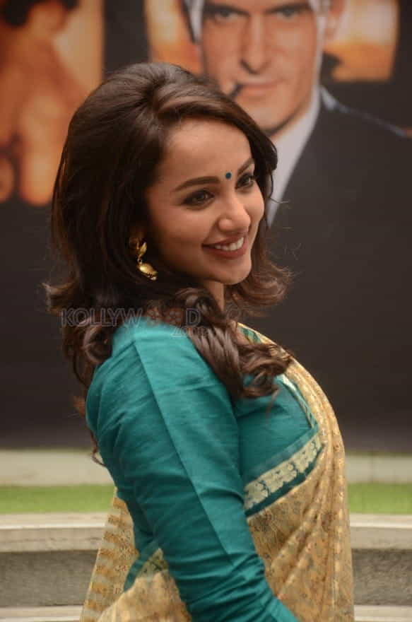 Actress Tejaswi Madivada Saree Photos