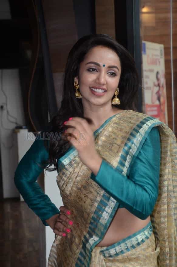 Actress Tejaswi Madivada Saree Photos