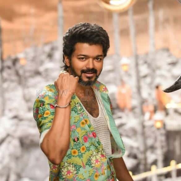 Thalapathy Vijay Sets Pondicherry on Fire: Fans Showered Him with Garland and Deafening Cheers: