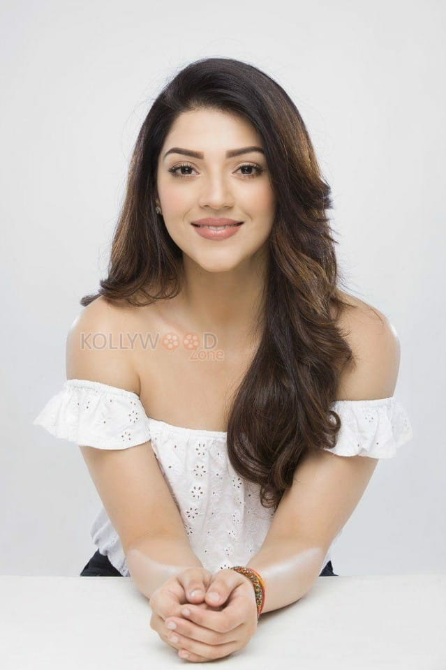 Beautiful Actress Mehrene Kaur Pirzada Photoshoot Photos