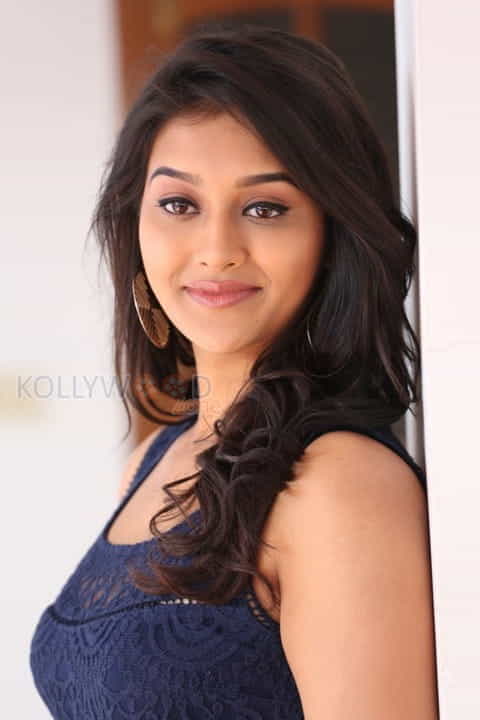 Beautiful And Sexy Pooja Jhaveri Interview Photos