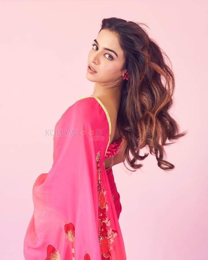 Beautiful Diva Wamiqa Gabbi in a Vibrant Chiffon Pink Saree with a Deep Neck Noodle Strap Blouse Photos 05