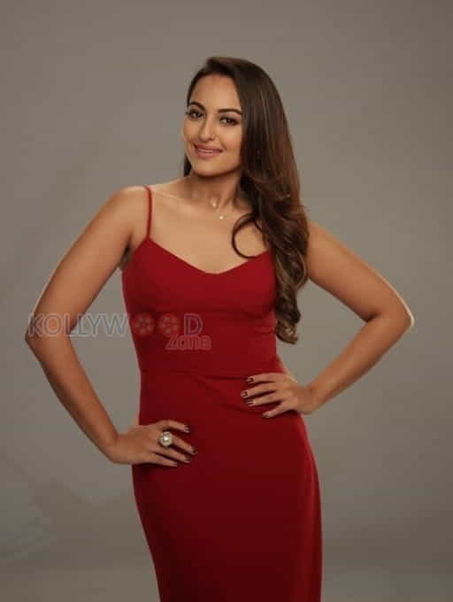 Bollywood Actress Sonakshi Sinha New Photos