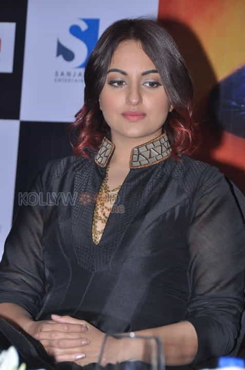 Bollywood Actress Sonakshi Sinha Pictures