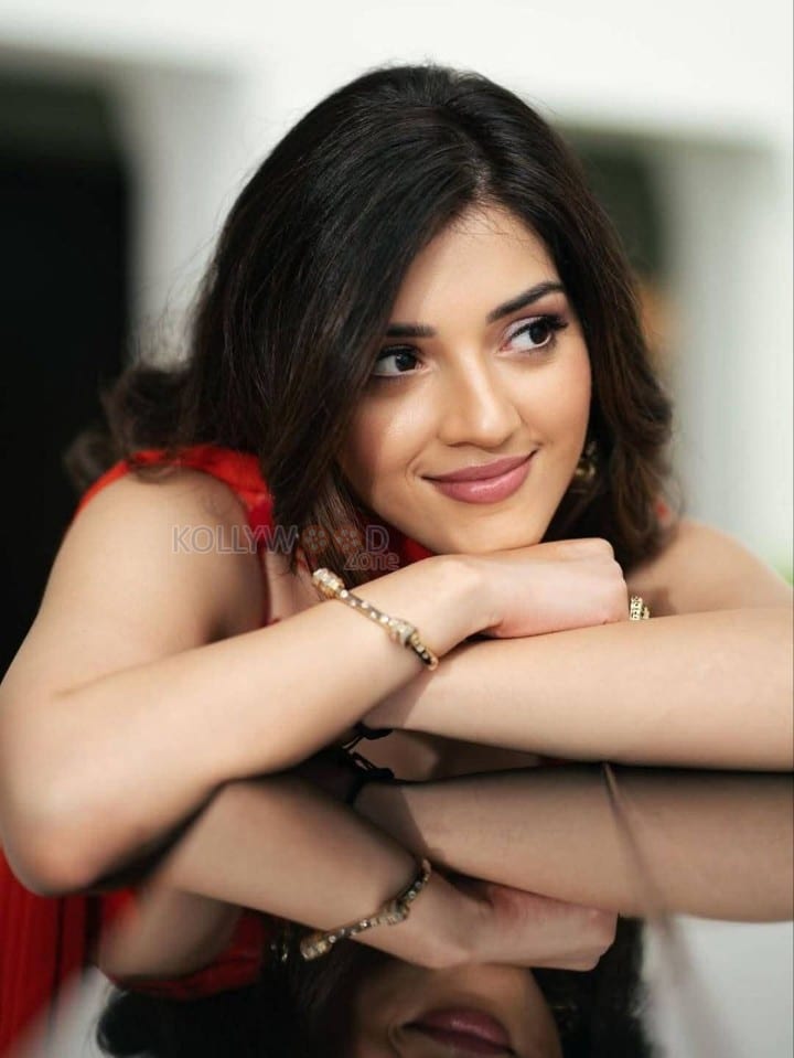 Charming Mehreen Pirzada in an Orange Shoulder Strap Kurta Pictures 01