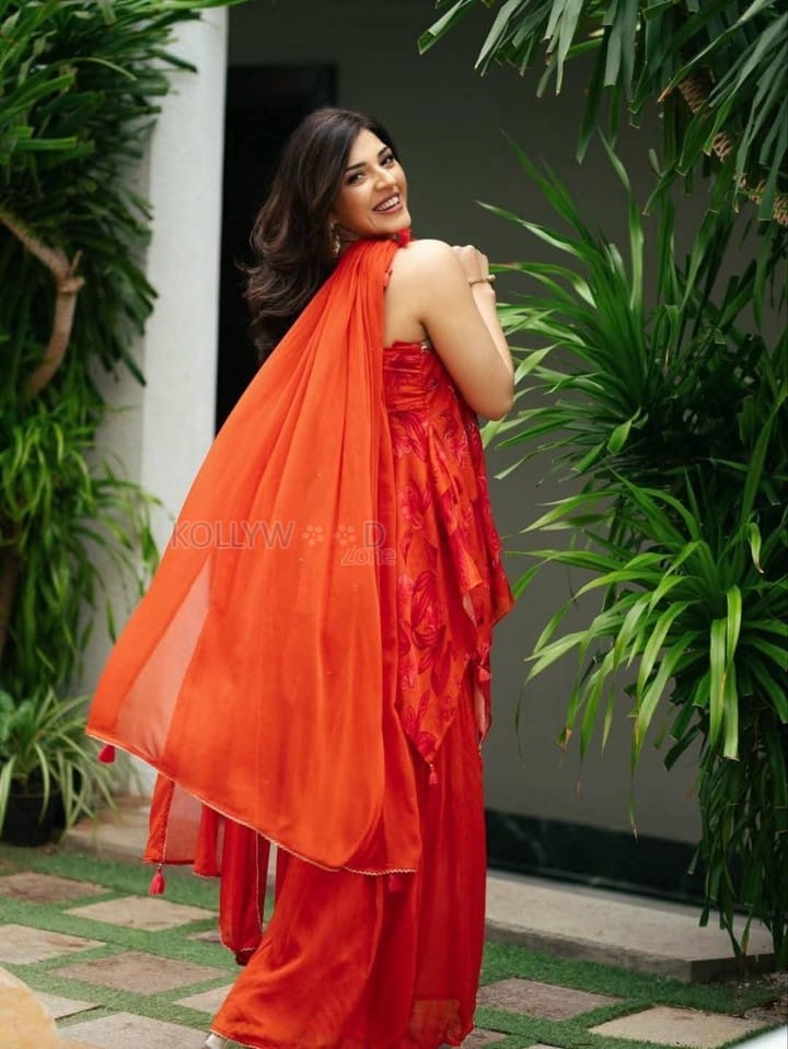 Charming Mehreen Pirzada in an Orange Shoulder Strap Kurta Pictures 06