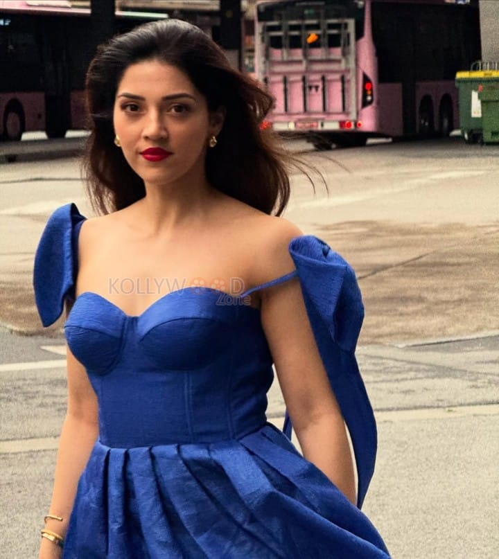 Classy Mehreen Prizada in a Blue Mini Gown Photos 02