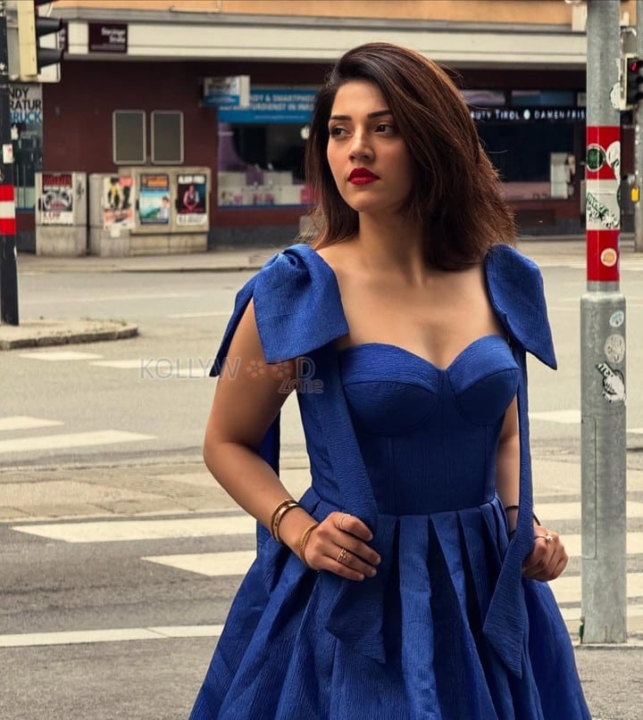 Classy Mehreen Prizada in a Blue Mini Gown Photos 03