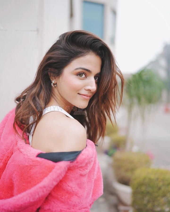 Cute Wamiqa Gabbi Pictures 01