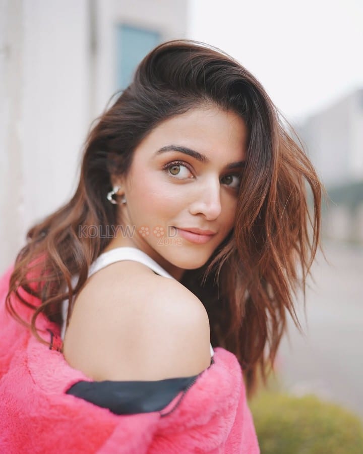 Cute Wamiqa Gabbi Pictures 02