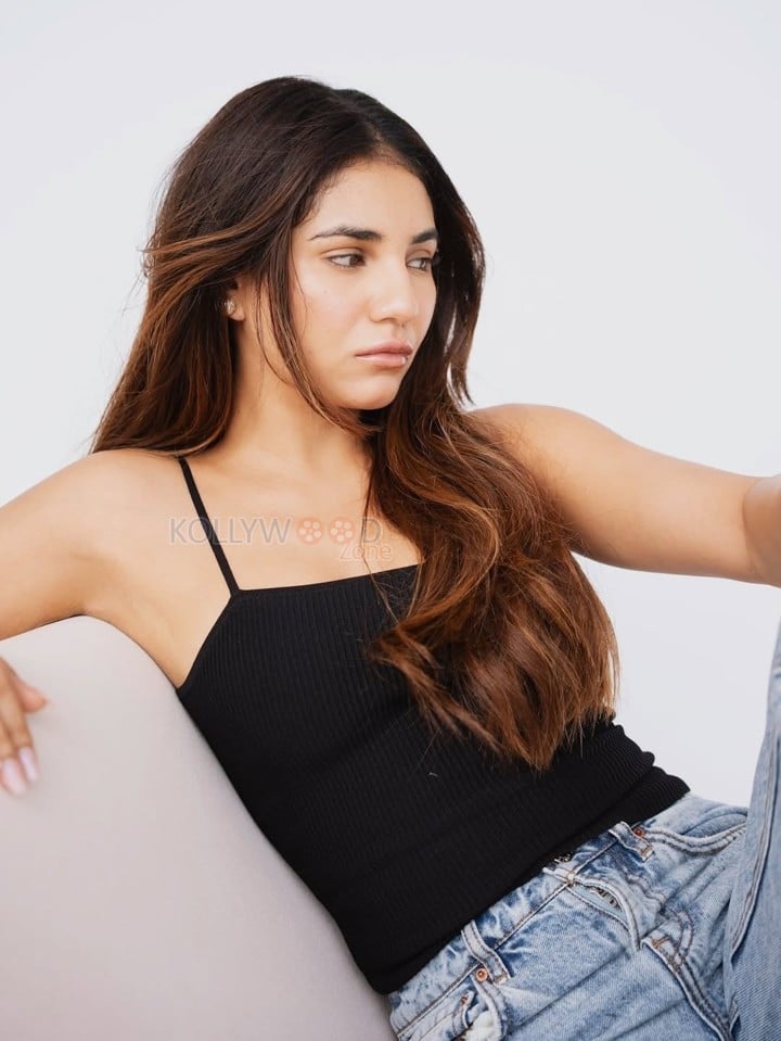 Innocent Beauty Radhika Seth in a Black Spaghetti Top and Blue Jeans Photos 02