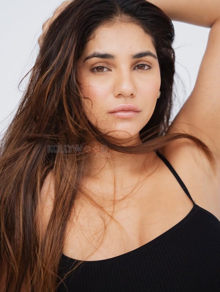 Innocent Beauty Radhika Seth in a Black Spaghetti Top and Blue Jeans Photos 03