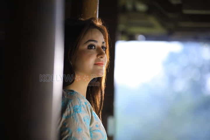 Malayalam Actress Ragini Nandwani New Photos