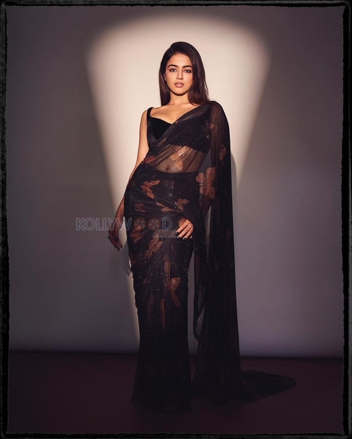 Mesmerizing Wamiqa Gabbi in a Black Butterfly Sheer Saree with a Black Sleeveless Blouse Pictures 06