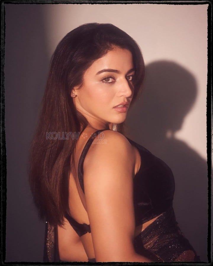 Mesmerizing Wamiqa Gabbi in a Black Butterfly Sheer Saree with a Black Sleeveless Blouse Pictures 07
