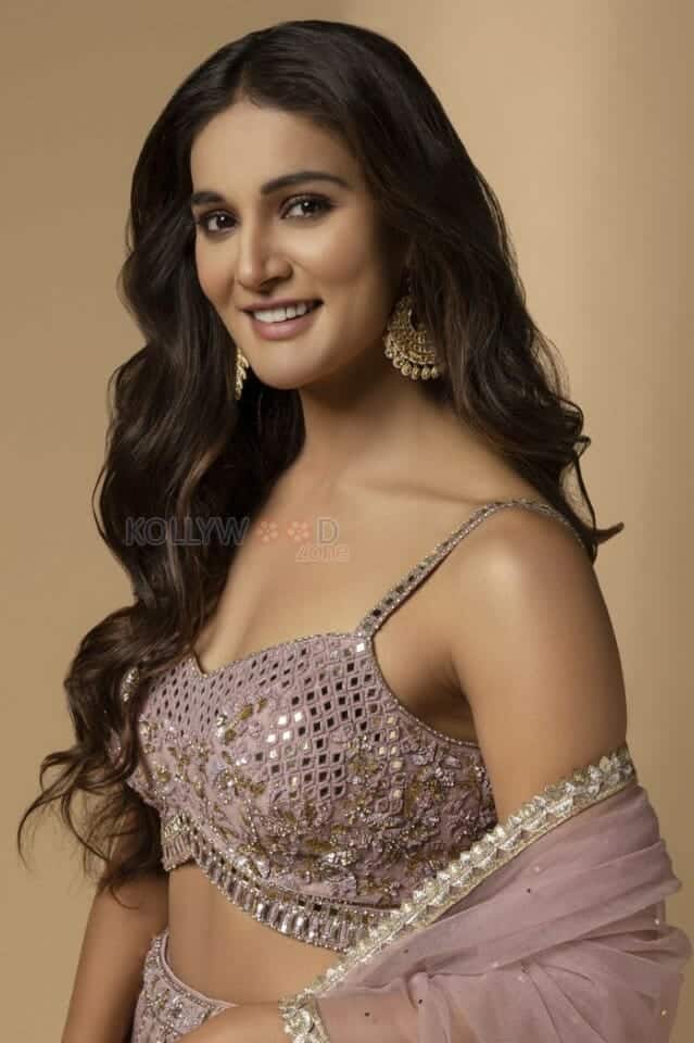 Mukti Mohan Sexy Pic 01