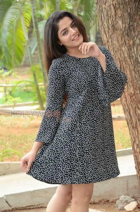 Nannu Vadili Neevu Polevule Movie Heroine Wamiqa Gabbi Photos