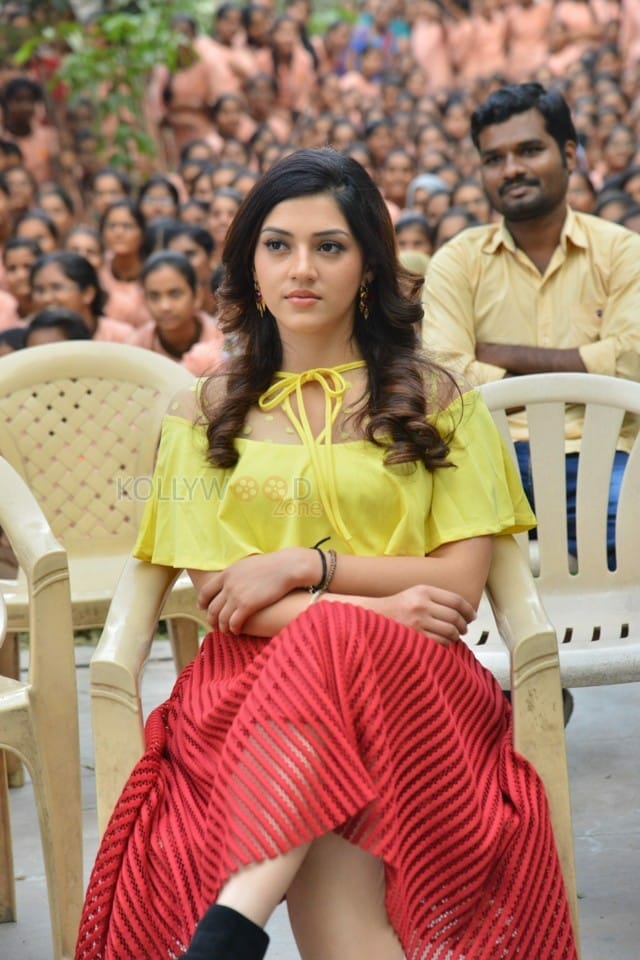 Nenjil Thunivirundhal Movie Heroine Mehreen Pirzada Photos