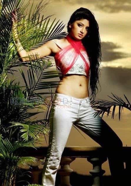 Poonam Kaur Hot Photos