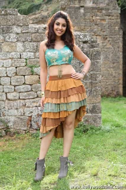Richa Gangopadhyay Hot New Spicy Stills